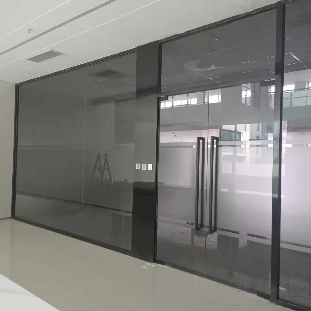 玻璃門爆裂是由什么引起的呢？